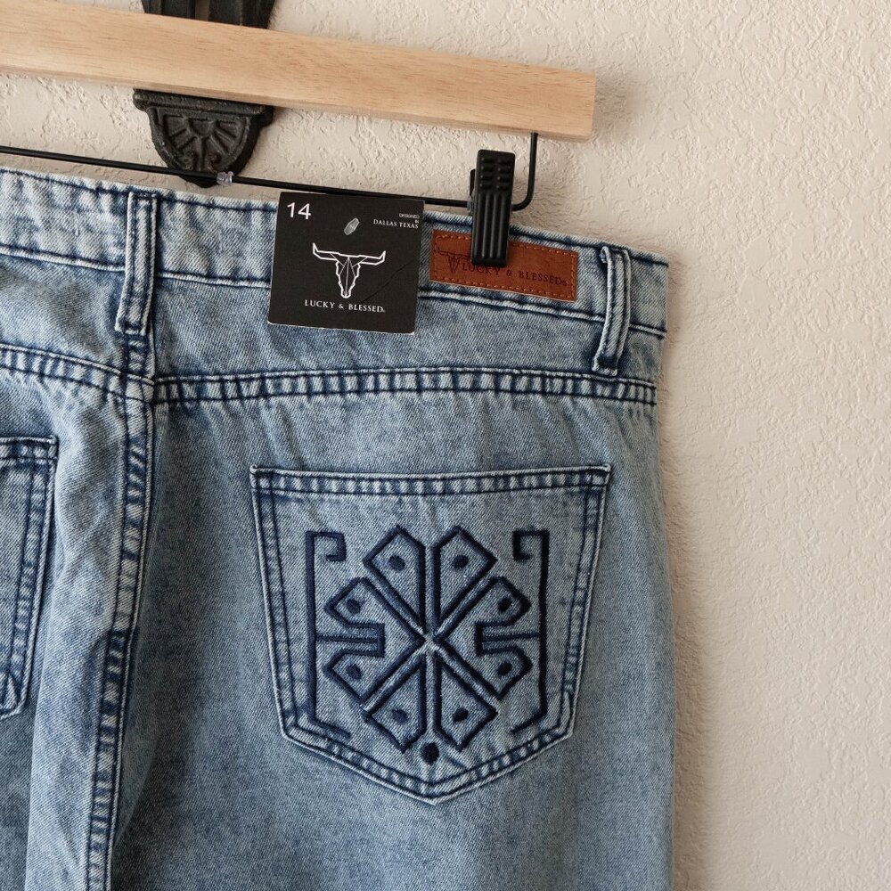 NWT Lucky & Blessed Jeans Sz 14 Light Wash Straight Leg Denim Embroidered - Picture 6 of 8